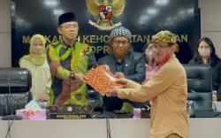 Masyarakat Penutur Bahasa Sunda Laporkan Arteria Dahlan ke MKD DPR<