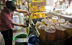 Mulai Hari ini, Pasar Tradisional di Sumsel Wajib Jual Minyak Goreng Satu Harga <