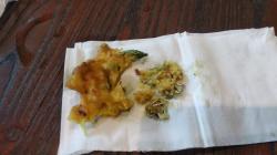 Ngeri, Bakwan Berisi Staples Disuguhkan Salah Satu Kafe di Medan saat Konferensi Pers