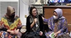 Tangis Nurul Arifin Pecah saat Gelar Tahlilan untuk Putrinya: Ini Kirim Doa dengan Cara Saya