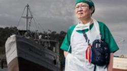 Kisah Inspiratif dr Lie Dharmawan, Keliling Indonesia untuk Mengobati Orang Gratis<