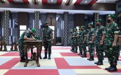  2 Mantan Kasdam IV/Diponegoro Resmi Jabat Pangkostrad dan Danjen Kopassus<