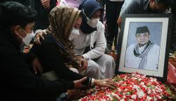 Suasana Pemakaman Mantan Ketua PWI Pusat Margiono