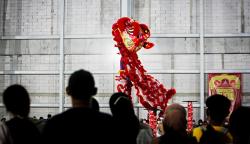 Atraksi Barongsai dan Tarian Naga Meriahkan Perayaan Imlek di Kota Padang