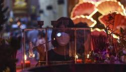 Ritual Menyalakan Api Lilin Malam Imlek di Palembang Berlangsung Khidmat