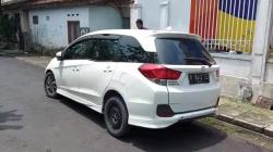 Minibus Tabrak Pengendara Motor di Jalan Ottista Tasikmalaya, Sopir Dihajar Massa<