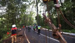 Mobil Wisatawan Masuk Jurang 50 Meter di Lereng Gunung Ijen, 2 Orang Tewas