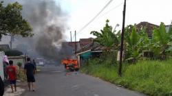 Angkot Jurusan Cisaat-Kadudampit Sukabumi Hangus Terbakar, Ini Dugaan Penyebabnya<