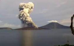 Status Gunung Anak Krakatau Naik Jadi Waspada