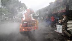 Cegah Penyebaran Covid-19, Pasar Larangan Sidoarjo Disemprot Disinfektan