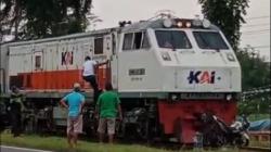 Kereta Tabrak Motor di Perlintasan Tanpa Palang di Blitar, Pemuda 19 Tahun Tewas