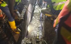 Pipa Air Bocor di Jalan Gatot Subroto Jakpus, Layanan Palyja Terganggu