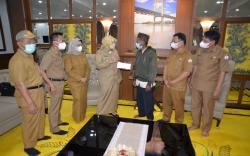 Giliran Penderita Tumor Kandung Kemih Dibantu Bupati