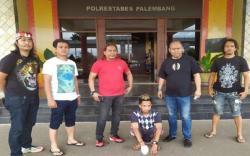 Tersinggung saat Pesta Miras, Pemuda Palembang Ini Tikam Teman Akrab hingga Tewas<