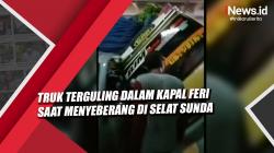 Video Truk Terguling dalam Kapal Feri saat Menyeberang di Selat Sunda