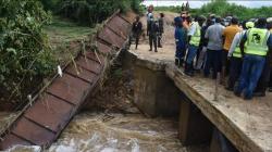 Menyeberang Sungai saat Banjir, 2 Bocah Tewas Tersapu Air 