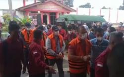 Diborgol, 10 Anggota DPRD Muara Enim Tertunduk Masuk Rutan Pakjo Palembang<
