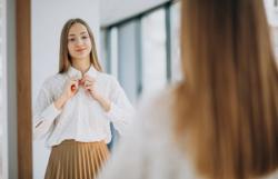 Doa Bercermin: Arab, Latin dan Artinya lengkap dengan Adabnya