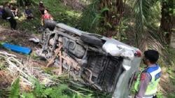 Ambulans Jatuh ke Jurang 30 Meter usai Vaksinasi Anak di Solok, Sempat Terguling