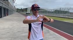 Lelang Barang Pembalap MotoGP, Topi Marc Marquez Terjual Rp7,95 Juta di Sirkuit Mandalika<