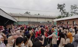 Ribuan Buruh di Semarang Demo Protes Aturan Tak Boleh Izin Hari Senin dan Jumat