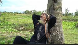 Demi Bayaran Seikhlasnya, Tukang Cukur Lansia di Pandeglang Rela Jalan Kaki 10 Km