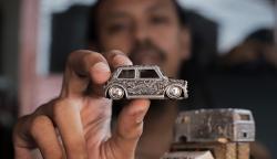 Penampakan Mobil Hot Wheels usai Dipahat Perajin Surabaya, Harga Menjadi Rp1,7 Juta