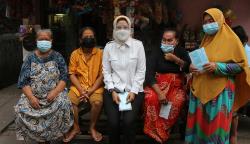 Bagi-Bagi Masker dan Hand Sanitizer untuk Warga Cilincing<