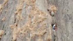 Wow, Pendaki Berhasil Dievakuasi setelah 2 Hari Terjebak di Tebing Curam