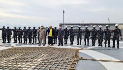 Menko Airlangga Tinjau KRI Teluk Palu-523 di Galangan Kapal yang Diresmikan Sang Ayah