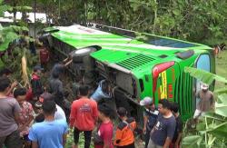  Hindari Tabrakan dengan Pembalap Liar, Bus di Gunungkidul Terjun ke Pekarangan Warga