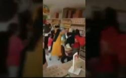 Video Viral Emak-Emak Berebut Minyak Goreng Murah, Petugas Kewalahan