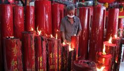 Persiapan Cap Go Meh di Kelenteng Pontianak