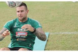  Sanksi Aaron Evans Ditambah Larangan 4 Pertandingan Lagi, PSS Ajukan Banding