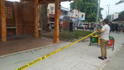 Polisi Selidiki Ambruknya Kanopi Shelter PKL Alun-alun Sangkala Buana Cirebon <