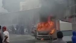 Diduga Korsleting, Sedan Putih Terbakar Hebat di Jalan Raya Karangpawitan Garut