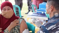 Lanal Gorontalo Laksanakan Serbuan Vaksinasi di Libuo