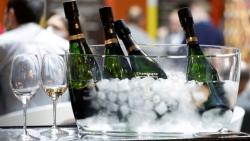 Sampanye Berekstasi Tewaskan 1 Orang dan Racuni 8 Pengunjung Bar