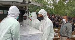 Jenazah Dorce Gamalama Tiba di TPU Bantar Jati, Isak Tangis Kerabat dan Keluarga Pecah