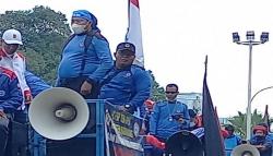 Protes Kebijakan JHT, 1.000 Buruh Karawang Berangkat ke Jakarta<