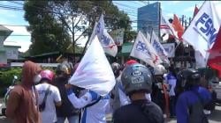 Tolak Kebijakan JHT, Puluhan Buruh Gelar Aksi di Kantor BPJS Makassar 