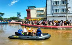 Pemkot Palembang Kembali Gelar Acara di Sungai, Pengunjung Tidak Jaga Jarak<