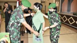 Istri Pangdam XIII/Merdeka Dikukuhkan Jadi Ibu Asuh Tentara Wanita, Ini Pesan yang Disampaikan