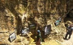 Deretan Foto Berjajar di Tebing Alam Rock Island Bukit Lawang