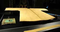 10 Peninggalan Para Nabi di Seluruh Dunia yang Bikin Merinding, Nomor 1 Gamis Nabi Muhammad