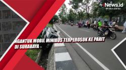 Ngantuk Mobil Minibus Terperosok ke Parit di Surabaya