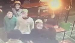 Viral Aksi Penyerangan Brutal Gerombolan Pemuda di KBB Terekam CCTV<