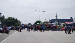 Ratusan Sopir Truk Blokir Jalan Lingkar Selatan Kudus, Jalur Pantura Macet
