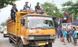 Ratusan Sopir Truk Demo Tolak ODOL, Jalur Pantura Semarang Macet