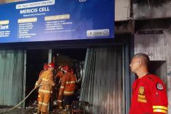 Diduga Korsleting Listrik, Kios Handphone di Yogyakarta Ludes Terbakar